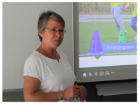 Sylvia Heuer, Projekt- und Teamleitung des Elementarbereiches der Brandenburgischen Sportjugend, stellt das Projekt vor.
